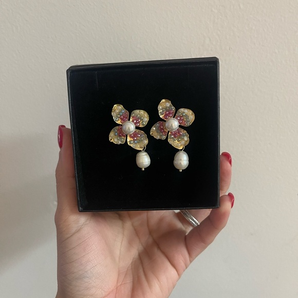 Jewelry - 🌸Flower Pearl Stud Earrings Dangle 🌸